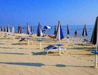 Marche, passeggiate in spiaggia: cosa stabilisce l’ordinanza