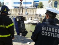 Anziano si getta nel Tavollo