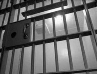 Detenuto dà fuoco alla cella