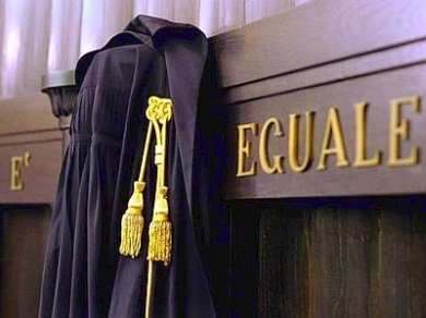 Più omicidi e casi corruzione