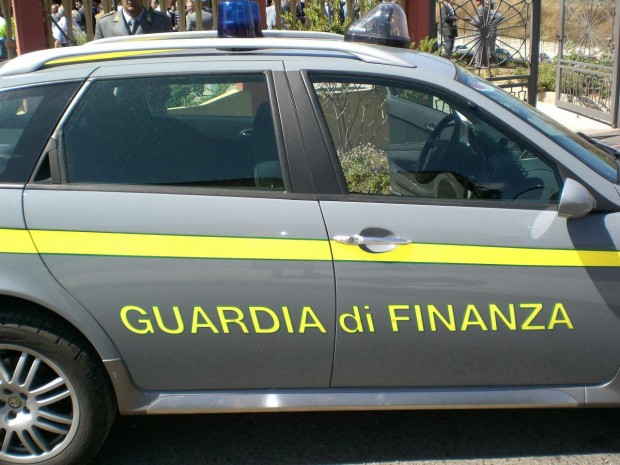 Non si ferma all’alt dei finanzieri, giovane denunciato a Fano