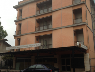 Danno fuoco a un albergo