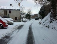Arriva neve anche a 100 metri