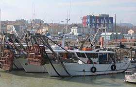 Clandestini su un peschereccio