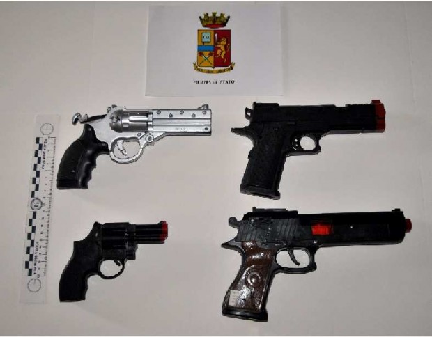 Pistole giocattolo sequestrate