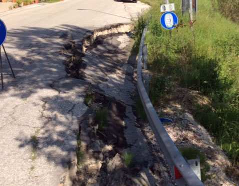 Viabilità in ginocchio