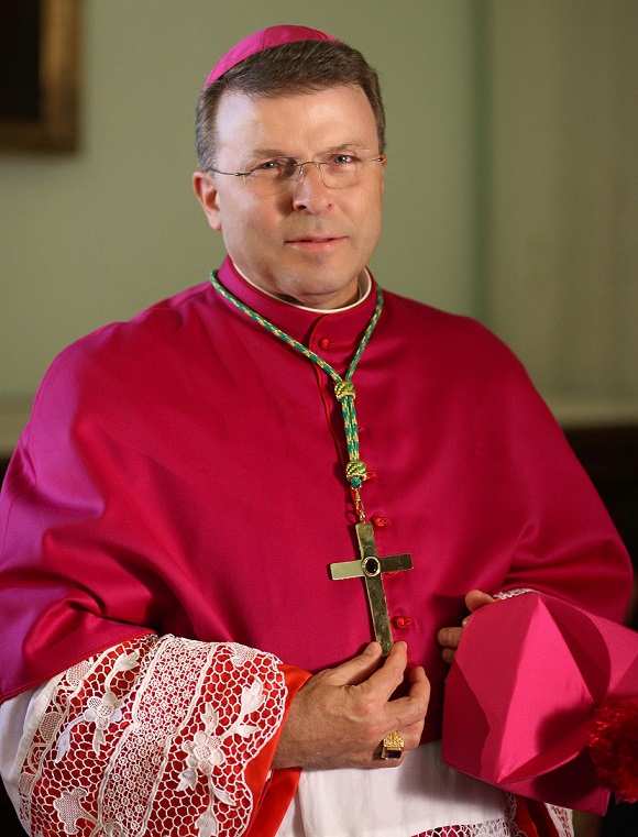 Il messaggio del vescovo Armando per Natale: “La carità semplice, dei piccoli gesti”