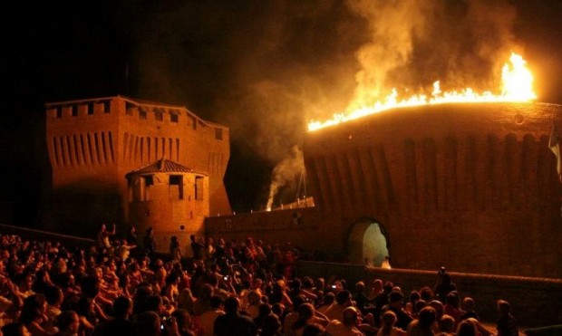 Il fascino del Rinascimento a Mondavio con la rievocazione storica Caccia al Cinghiale