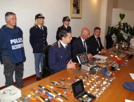 Usciva da una casa con sacco in mano, arrestato macedone per furto e resistenza