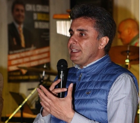 Baldelli (FdI) al Pd pesarese: “350 euro per ogni profugo in casa, ma vi siete dimenticati di terremotati, disoccupati e di chi è in difficoltà”