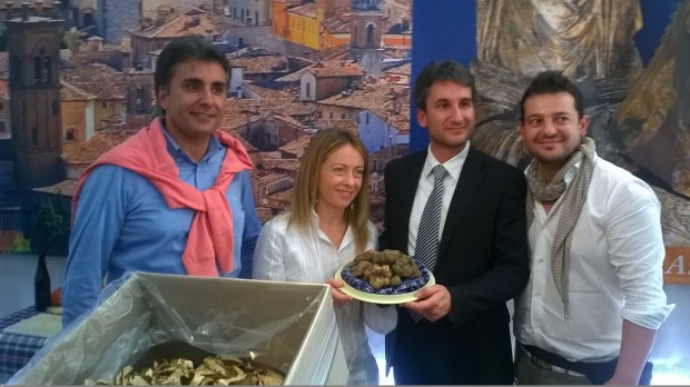 Fiera nazionale del tartufo: torna Giorgia Meloni innamorata di Pergola