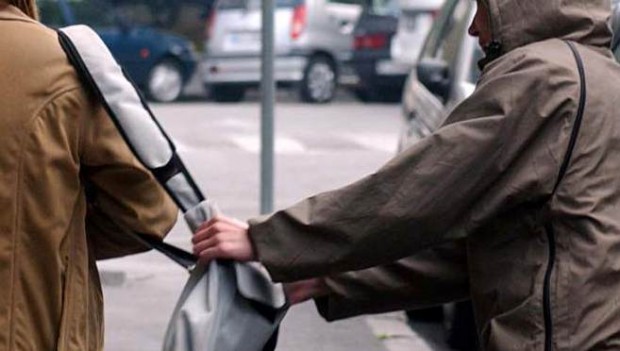 Polizia e carabinieri arrestano uno scippatore seriale fanese