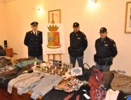 Due moldave arrestate per furto. In casa 2000 euro di abiti e occhiali