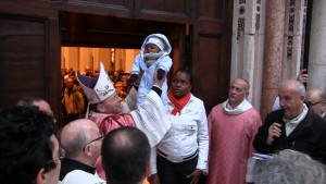 Il Vescovo ha aperto la Porta della Misericordia con il piccolo Divane