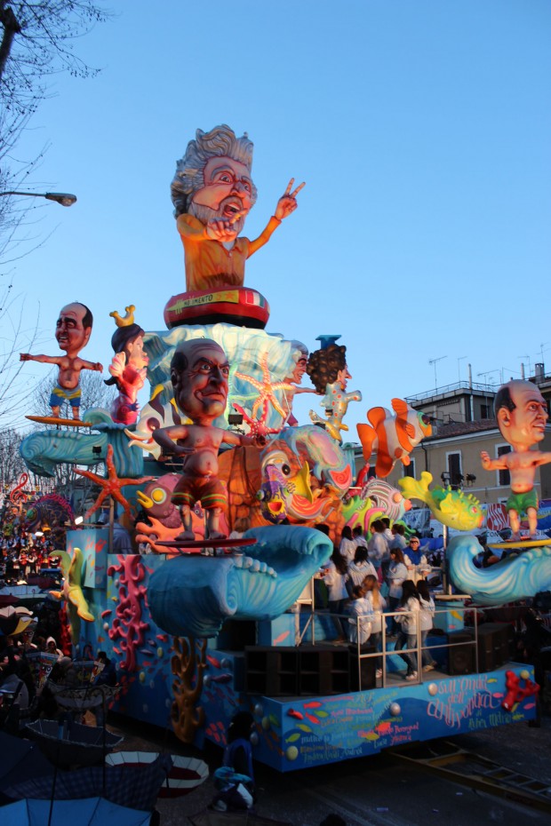 La satira? Ve la spiega il Carnevale di Fano. La Treccani spiega l’antipolitica con i carri fanesi