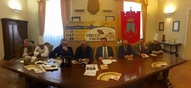 Pergola, arriva la CioccoVisciola: mercatini, prodotti di qualità, gospel e il mondo di Violetta