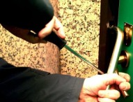 Furti di bici nei condomini, perquisiti immobili anche a Fano. Fermato un ‘finto’ medico