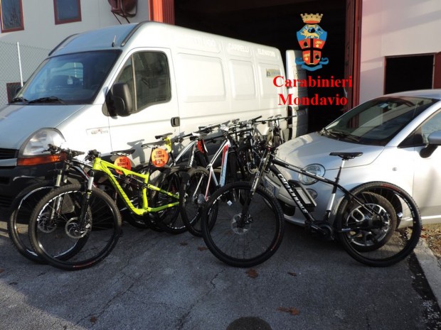 Notte di guardie e ladri, a Mondavio intercettato furgone carico di biciclette rubate