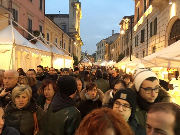 Tutti pazzi per la CioccoVisciola: visitatori da tutta Italia a Pergola. Oltre 300 camper