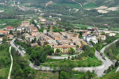 Un successo la Cena del Poeta. Il Comune lancia il progetto “Serra S. Abbondio paese della Poesia”