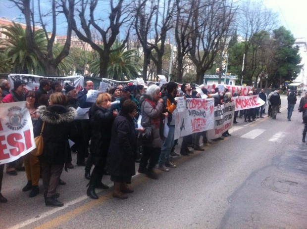 “Ladri”, “parassiti”: esplode in Regione la protesta dei comitati in difesa degli ospedali