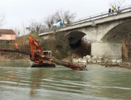 Ponte sul Metauro, rimossi grossi tronchi