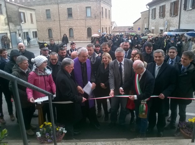 Inaugurata la Rsa, Cavallo e Ceriscioli: “Grande risultato”. Progetto Comune: “Non si sa quando sarà operativa”