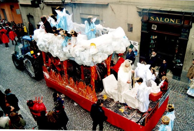 Torna il Carnevale Pergolese con la sfilata dei carri e dei gruppi mascherati