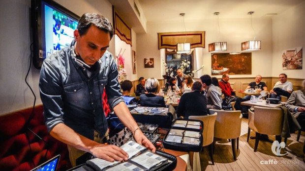 Al Caffè Centrale si replica l’aperitivo-nostalgia anni ‘80-‘90