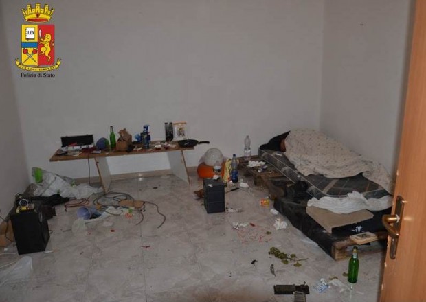 In una casa cantoniera la polizia trova 20enne e piantagione di canapa