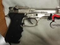 Arrestano foggiano sorpreso su moto rubata. Trovata in casa scacciacani modificata perfettamente funzionante