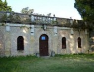 Fano, bandiera italiana imbrattata e staccata alla Darsena Borghese