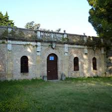 Fano, bandiera italiana imbrattata e staccata alla Darsena Borghese