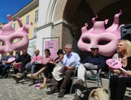 Il Carnevale di Fano si tinge di rosa