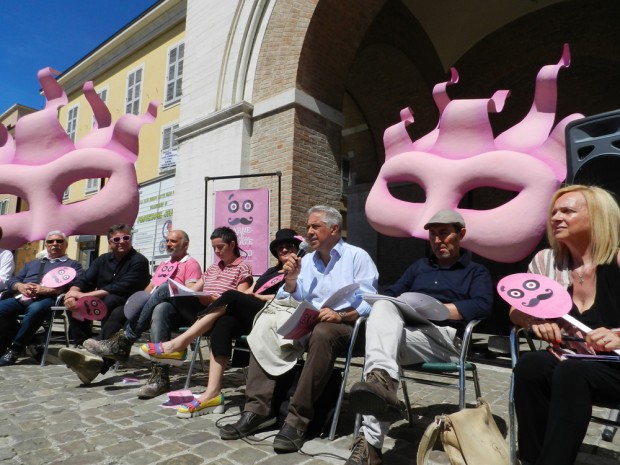 Il Carnevale di Fano si tinge di rosa