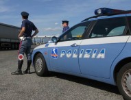 Quindicenne brasiliana in bici lungo l’autostrada