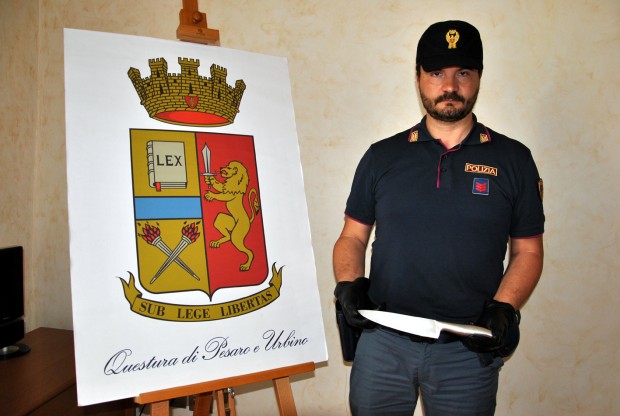 Aggredisce ad una festa la moglie con un coltello: arrestato dalla polizia