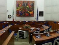 Le opposizioni contro la maggioranza: “I consiglieri non hanno garantito numero legale, sono già in vacanza?”