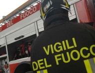 Centro fieristico Pesaro, a fuoco padiglione. Venti vigili del fuoco al lavoro