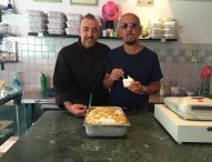 Enrico Ruggeri a Marotta per gustare il gelato “Il mare d’inverno” del maestro Joseph