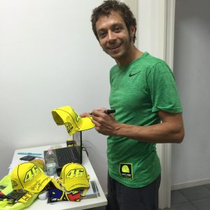 Rossi firma materiale per Kakegawa