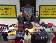Controlli anticontraffazione alla fiera di San Nicola. Finanza sequestra oltre 300 capi di abbigliamento e accessori