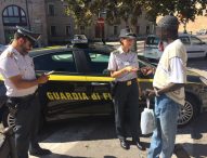 Fiera a Fossombrone, controlli anticontraffazione della Finanza: sequestrati 400 capi di abbigliamento e accessori