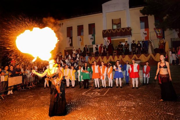 Serra Sant’Abbondio, successo straordinario per l’edizione speciale del Palio della Rocca. Triplete per Campietro