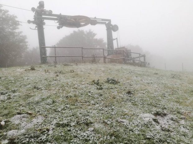 Sul monte Catria i primi fiocchi di neve