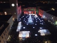 Fano, il “Natale Più” accende la città tra luci e poesia
