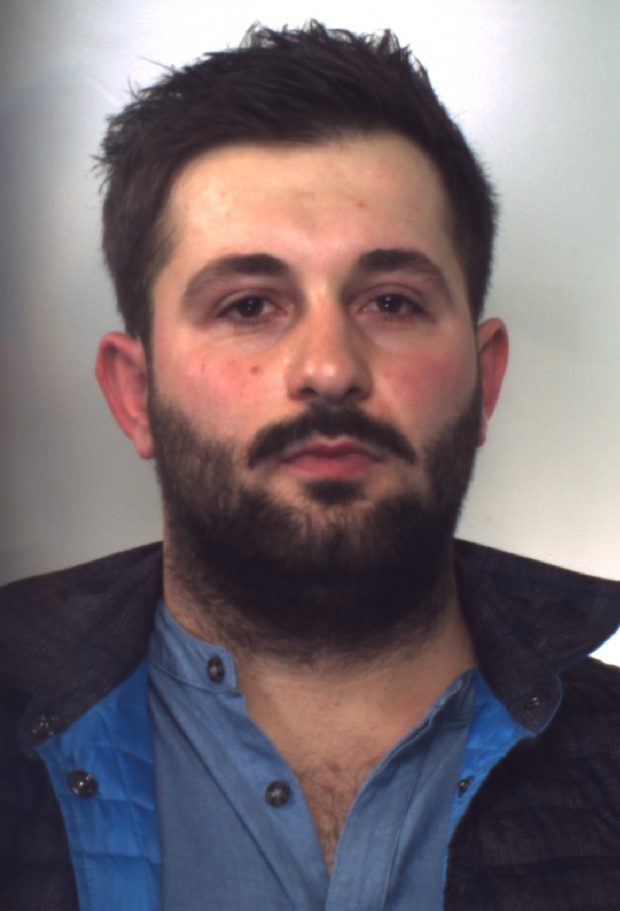 Albanese irregolare arrestato per detenzione e spaccio. E in tanti gli tolgono l’amicizia su Facebook