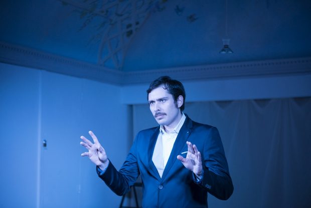 A Mondavio termina la residenza teatrale di Alessio Martinoli con lo spettacolo Esperimento Deserto