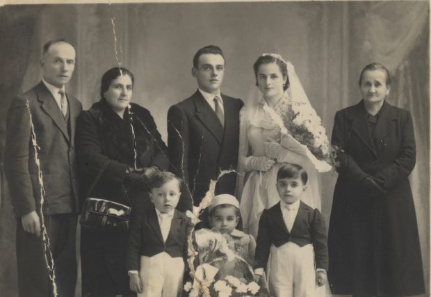 Il paese in posa, a San Costanzo la presentazione del volume affollato da 800 sancostanzesi