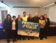 Pesaro, FdI in piazza: “Per chidere ritiro mozione Perugini che prevede 400 euro al mese per chi ospita un profugo”